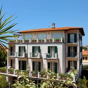https://riviera-residence-marina-di-pietrasanta.it-tuscanyhotel.com