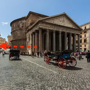 A Window On Pantheon Apartment